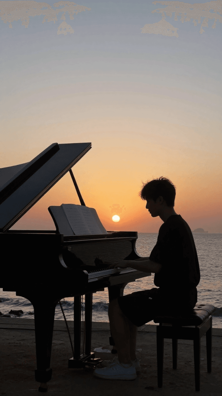 해질녘 해변가에서 피아노를 치는 실루엣